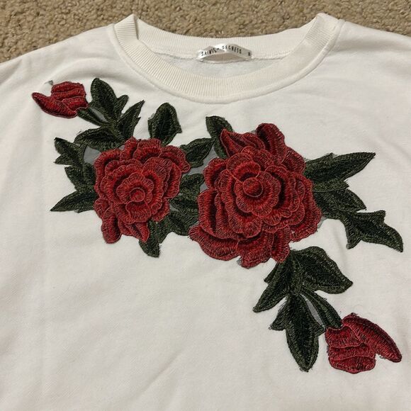 Saints + Secrets Cropped Sweatshirt with roses - Picture 3 of 8